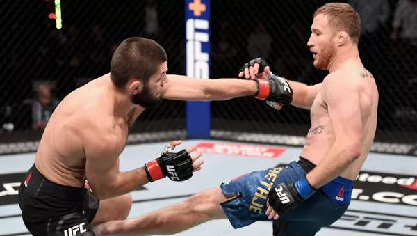 Хабиб Нурмагомедов защитил титул чемпиона UFC в легком весе - Sputnik Тоҷикистон