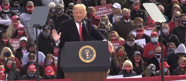 Путин ответил на обвинения кандидатов в президенты США. Что Трамп и Байден приписывают России? - YouTube - Sputnik Таджикистан