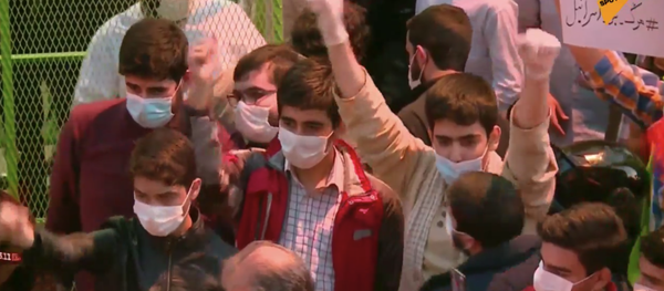 Протесты у посольства Франции в Тегеране - Sputnik Тоҷикистон