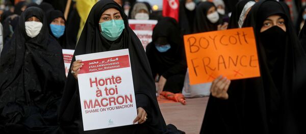 Протест у посольства Франции в Тегеране Протест у посольства Франции в Тегеране - Sputnik Таджикистан