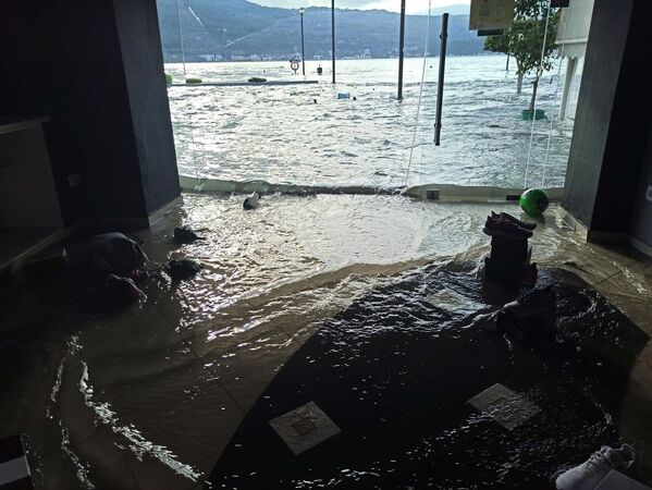 Наводнение в результате землетрясения на острове Самос, Греция - Sputnik Тоҷикистон