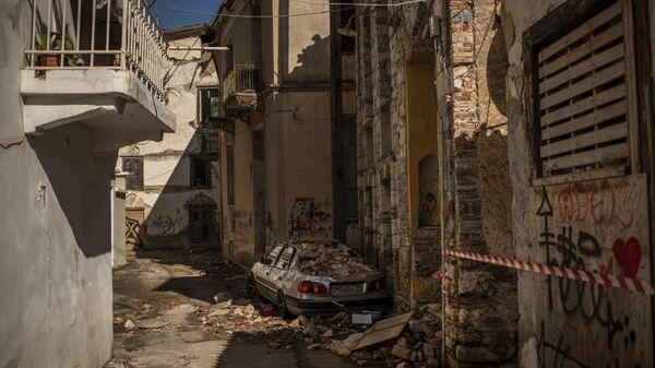 Пострадавшие здания в результате землетрясения на острове Самос, Греция - Sputnik Таджикистан