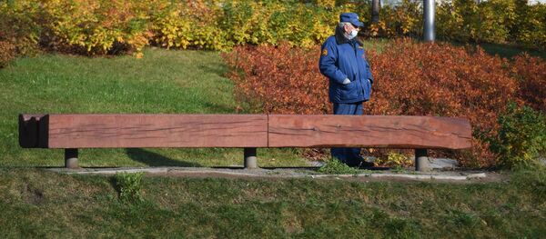 Сотрудник охраны парка Зарядье в Москве, архивное фото Сотрудник охраны парка Зарядье в Москве, архивное фото - Sputnik Таджикистан