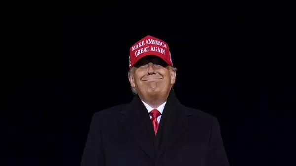 Президент Дональд Трамп улыбается - Sputnik Тоҷикистон