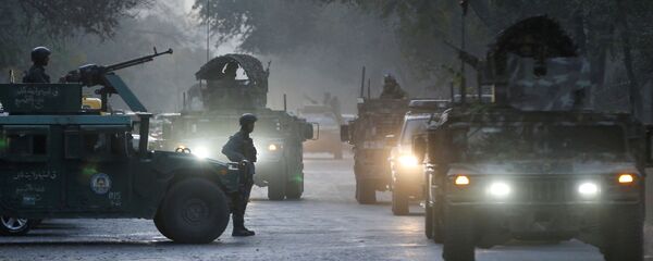 Афганские силовики на месте происшествия после вооруженного нападения на университет в Кабуле, Афганистан - Sputnik Таджикистан