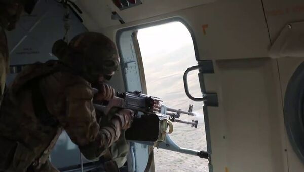 Отработка действий разведчиков в составе воздушной поисково-штурмовой группы в горах Таджикистана - YouTube - Sputnik Тоҷикистон