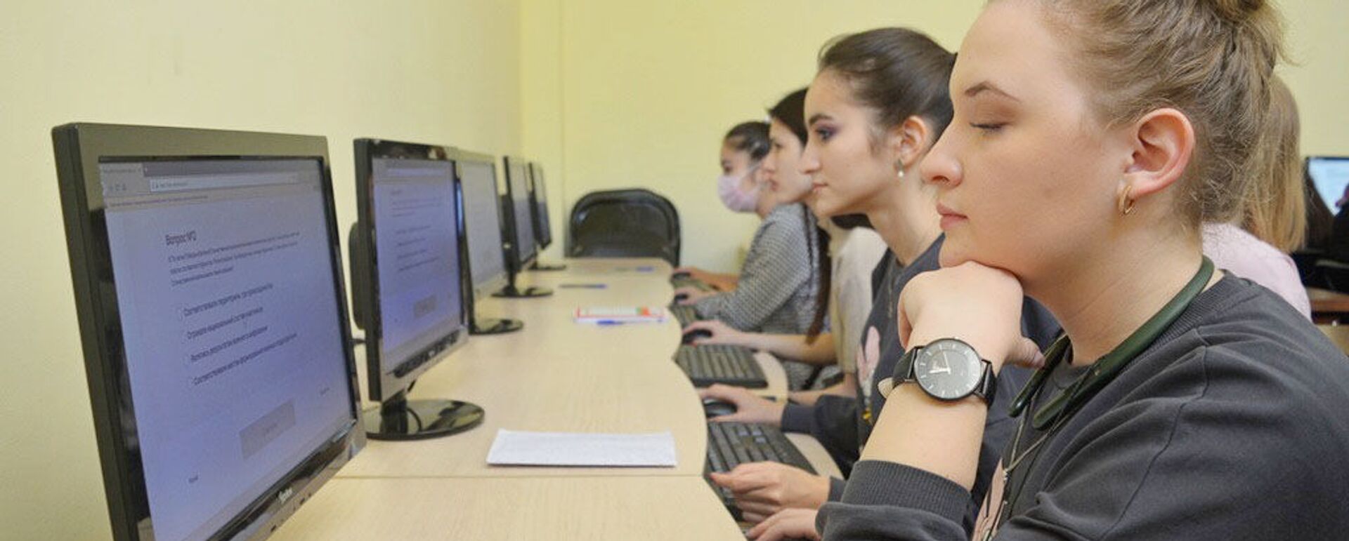 Представительство Россотрудничества в Таджикистане организовало «Большой этнографический диктант»  - Sputnik Таджикистан, 1920, 21.11.2023