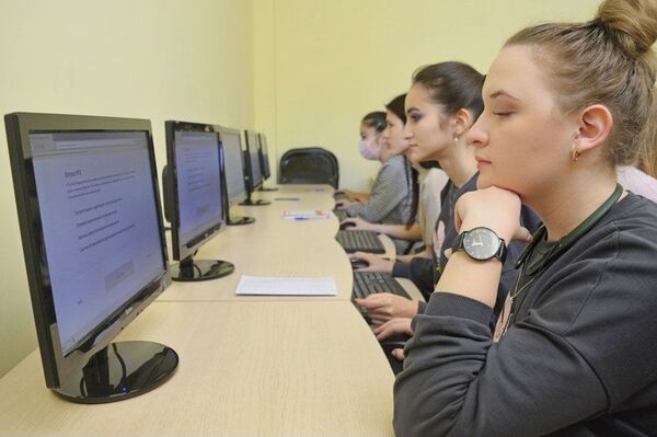 Представительство Россотрудничества в Таджикистане организовало «Большой этнографический диктант» Представительство Россотрудничества в Таджикистане организовало «Большой этнографический диктант» - Sputnik Таджикистан