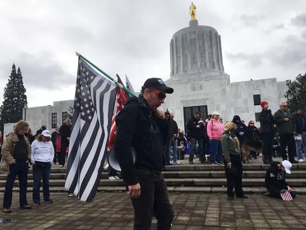 Митинг в поддержку действующего президента США Дональда Трампа в Салеме, столице штата Орегон Митинг в поддержку действующего президента США Дональда Трампа в Салеме, столице штата Орегон - Sputnik Тоҷикистон