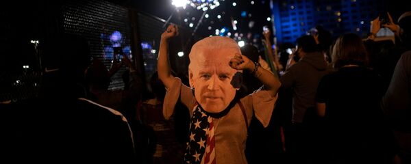 Сторонники Джо Байдена празднуют победу на выборах, Уилмингтон, штат Делавер Сторонники Джо Байдена празднуют победу на выборах, Уилмингтон, штат Делавер - Sputnik Таджикистан