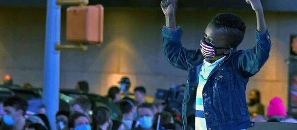 Американцы празднуют победу Джо Байдена на президентских выборах - Sputnik Тоҷикистон