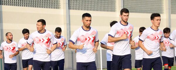 Сборная Таджикистана по футболу готовится к матчу с ОАЭ  - Sputnik Таджикистан