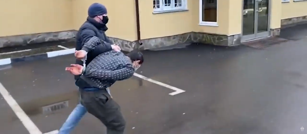 В Московской области задержан подозреваемый в убийстве двух женщин и покушении на убийство ребенка - YouTube В Московской области задержан подозреваемый в убийстве двух женщин и покушении на убийство ребенка - YouTube - Sputnik Таджикистан