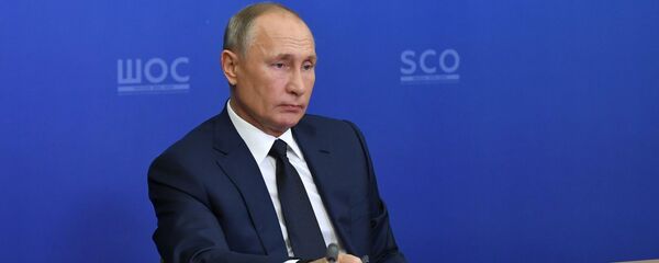 Президент РФ Владимир Путин проводит в режиме видеоконференции заседание Совета глав государств - членов Шанхайской организации сотрудничества (ШОС) - Sputnik Таджикистан