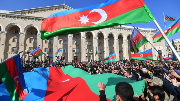 Люди радуются прекращению огня в Нагорном Карабахе - Sputnik Таджикистан
