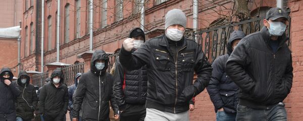 Мигранты у здания Управления Федеральной миграционной службы России - Sputnik Таджикистан