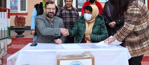 Специализированные школы Согда получили учебники от Россотрудничества - Sputnik Таджикистан