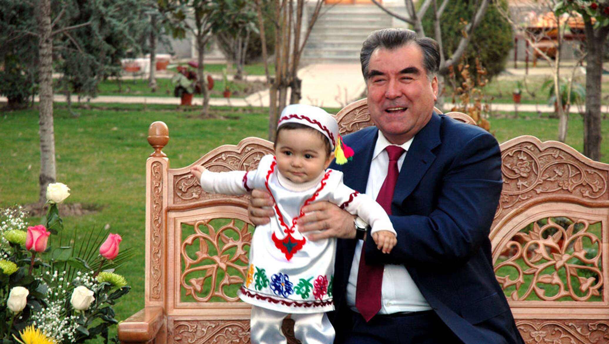 Чумхури точикистон. Эмомали Рахмон. Семья президента Таджикистана Эмомали.