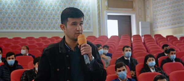 Встреча представителей Министерства образования и Россотрудничества в Таджикистане со студентами - Sputnik Таджикистан