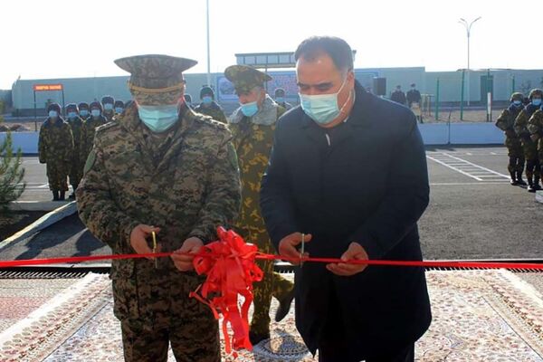Между Таджикистаном и Узбекистаном открыли новый пограничный переход Между Таджикистаном и Узбекистаном открыли новый пограничный переход - Sputnik Таджикистан