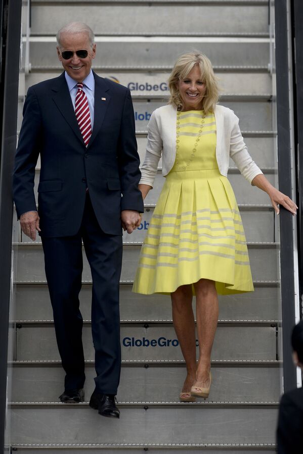 Вице-президент Джо Байден и его жена Джилл во время официального визита в Румынию, 2014 год - Sputnik Тоҷикистон