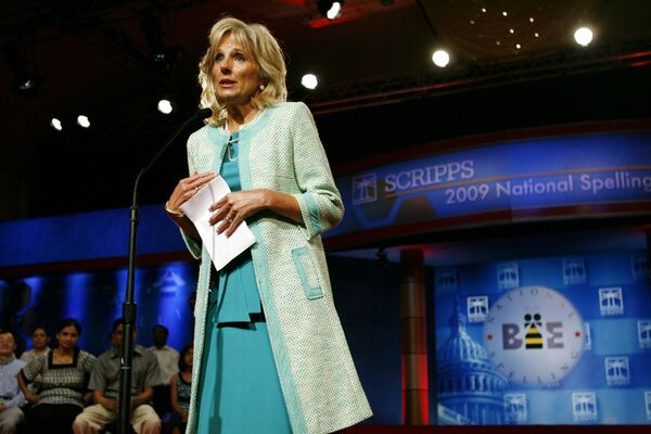 Жена вице-президента США Джилл Байден на открытии финала конкурса Scripps National Spelling Bee в Вашингтоне, 2009 год - Sputnik Тоҷикистон