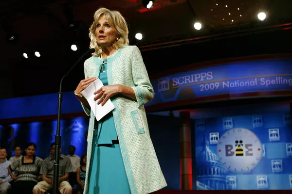Жена вице-президента США Джилл Байден на открытии финала конкурса Scripps National Spelling Bee в Вашингтоне, 2009 год - Sputnik Тоҷикистон