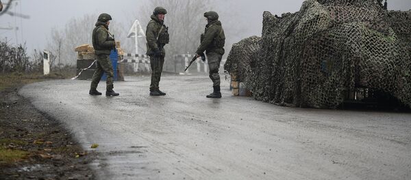 Российские миротворцы на блокпосту в Лачинском коридоре - Sputnik Тоҷикистон