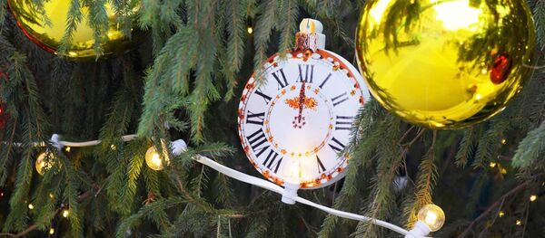 Украшение новогодней елки на Манежной площади - Sputnik Таджикистан