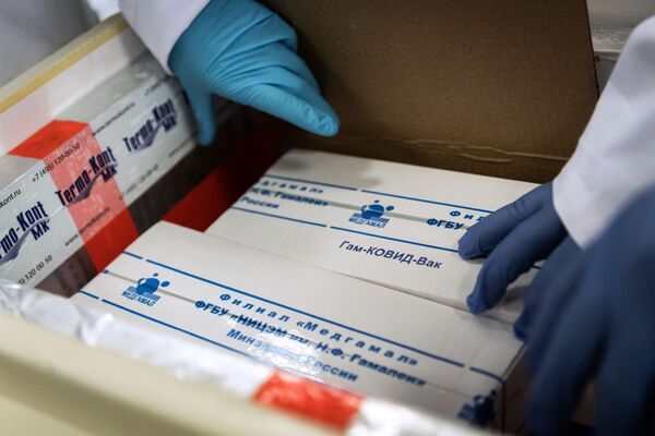 Российская вакцина от коронавируса Спутник V доставлена в Венгрию для клинических исследований - Sputnik Тоҷикистон