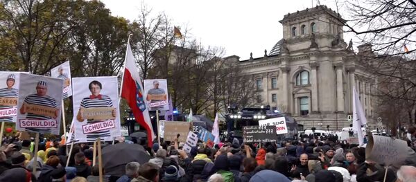 Против ограничений и локдауна. Волна протестов накрыла Европу Против ограничений и локдауна. Волна протестов накрыла Европу - Sputnik Таджикистан