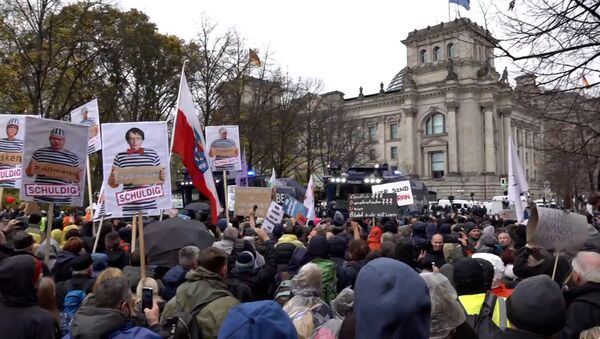 Против ограничений и локдауна. Волна протестов накрыла Европу - Sputnik Таджикистан