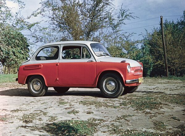 Первый отечественный микролитражный автомобиль ЗАЗ-965 Запорожец - Sputnik Таджикистан