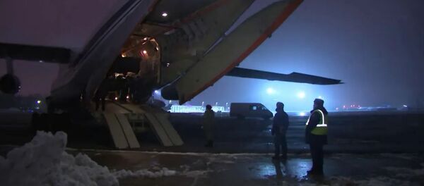 Доставка инженерной техники и оборудования в зону проведения миротворческой операции самолетами Ил-76 - Sputnik Тоҷикистон