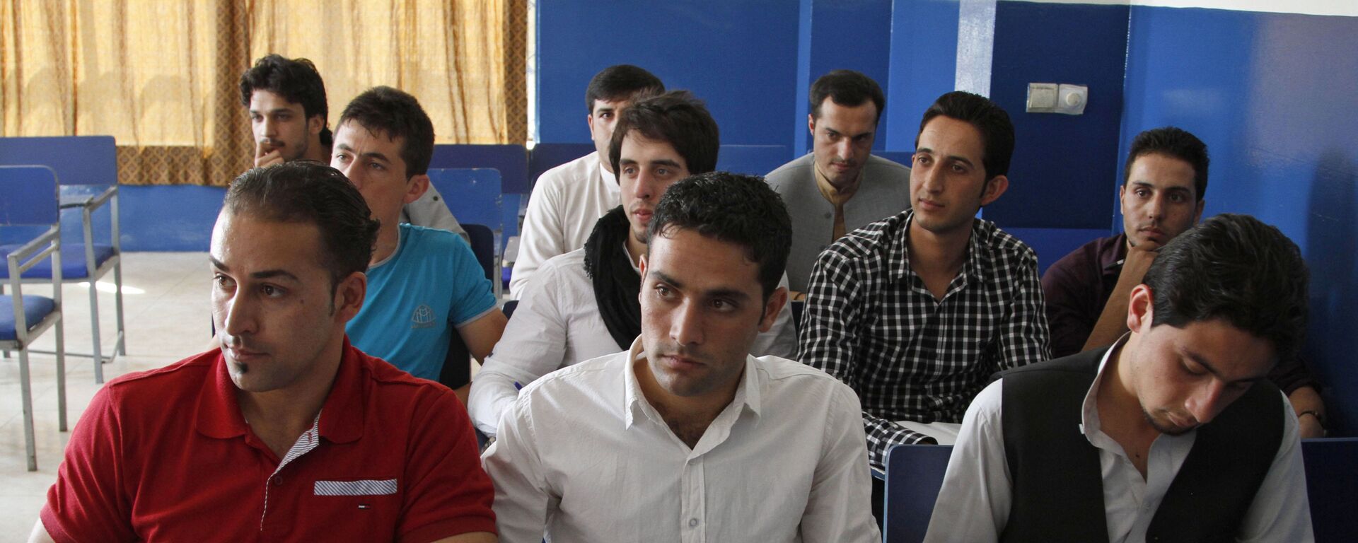 Афганские студенты на уроке - Sputnik Таджикистан, 1920, 01.09.2021