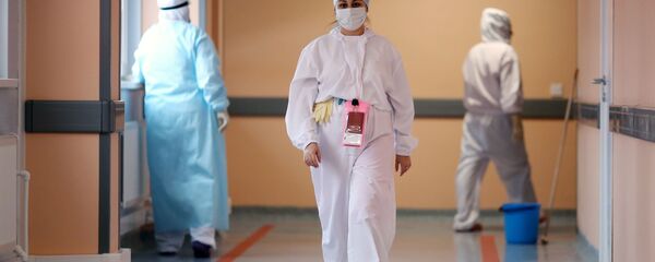 Медицинские работники в инфекционной больнице - Sputnik Тоҷикистон