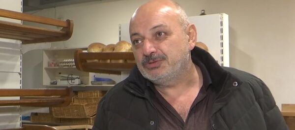 Только ненормальный не будет радоваться миру: люди о жизни в НКР и российских миротворцах - YouTube - Sputnik Таджикистан