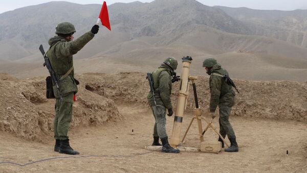 Военнослужащие двух стран отработали уничтожение противника в едином разведывательно-огневом контуре на российско-таджикском учении - Sputnik Таджикистан