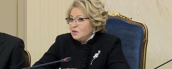 Председатель Совета Федерации РФ Валентина Матвиенко на заседании Совета Федерации РФ Председатель Совета Федерации РФ Валентина Матвиенко на заседании Совета Федерации РФ - Sputnik Тоҷикистон