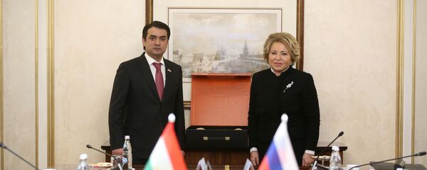 Председатель Совета Федерации РФ Валентина Матвиенко и глава палаты парламента Таджикистана Рустам Эмомали Председатель Совета Федерации РФ Валентина Матвиенко и глава палаты парламента Таджикистана Рустам Эмомали - Sputnik Тоҷикистон