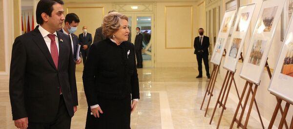 Председатель Совета Федерации РФ Валентина Матвиенко и глава палаты парламента Таджикистана Рустам Эмомали - Sputnik Тоҷикистон
