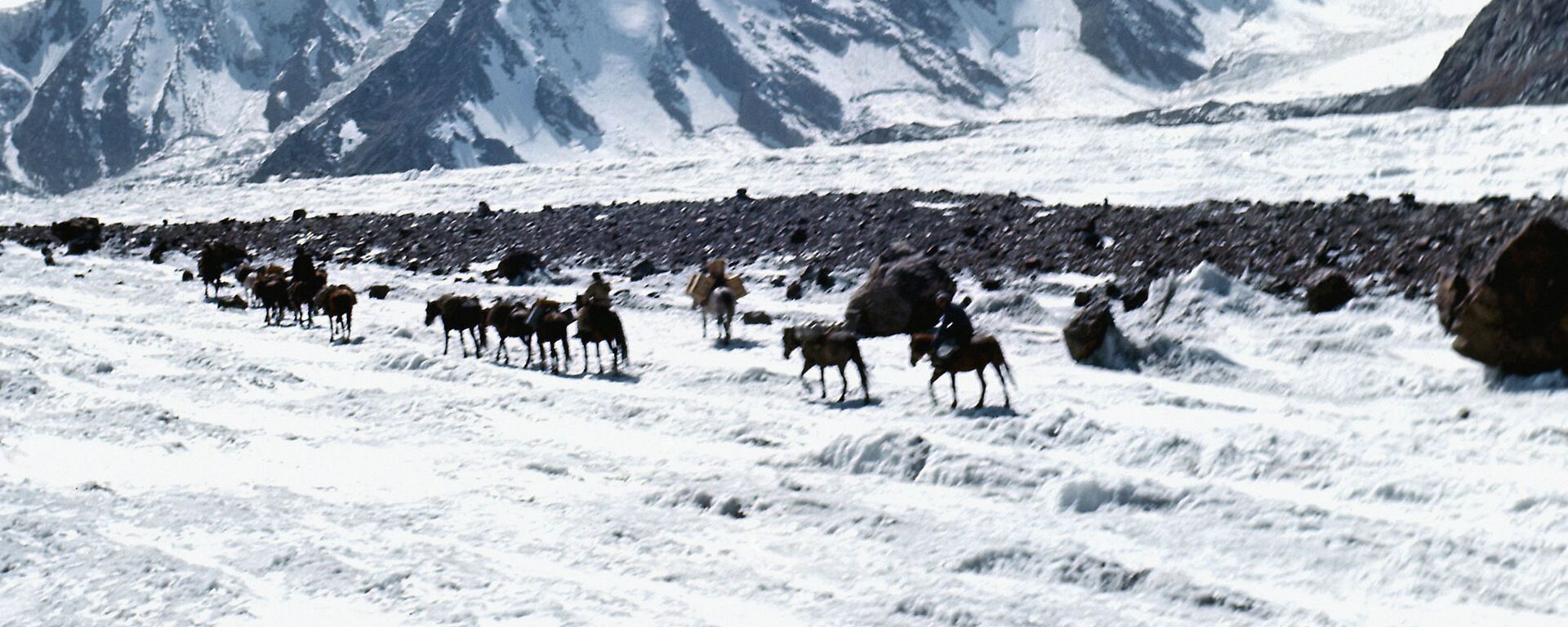 Ледник Федченко в горах Памир в Таджикистане. - Sputnik Таджикистан, 1920, 29.11.2021