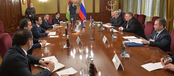 Встреча главы парламента Таджикистана Рустама Эмомали и заместителя председателя правительства Алексея Оверчука - Sputnik Таджикистан