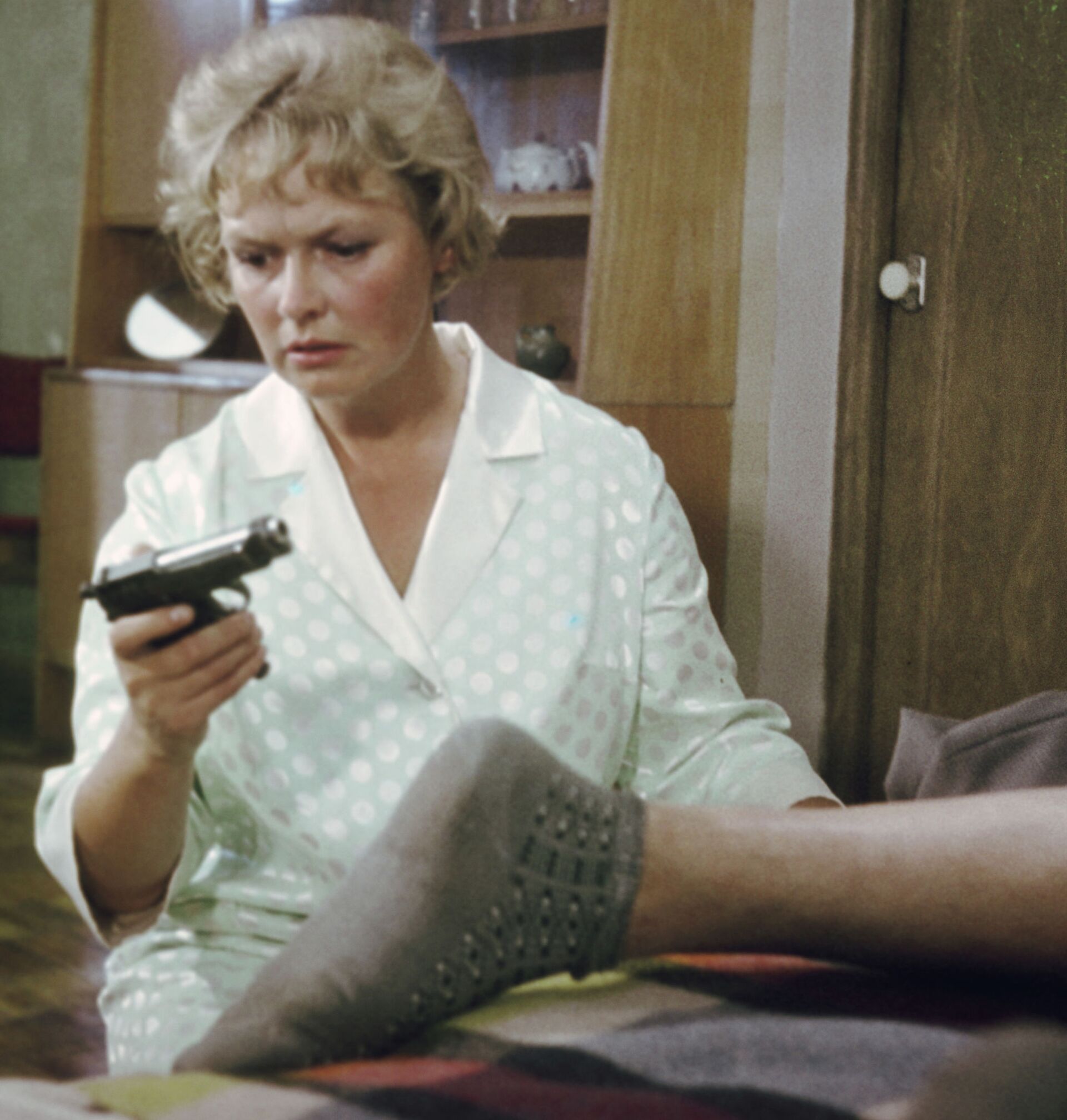 Актриса Нина Гребешкова на съемках кинофильма Бриллиантовая рука - Sputnik Таджикистан, 1920, 26.12.2025