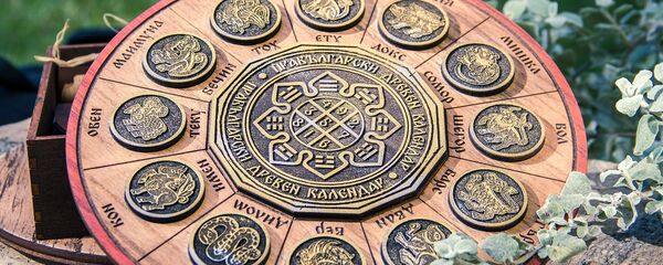 Знаки зодиака на доске Знаки зодиака на доске - Sputnik Таджикистан