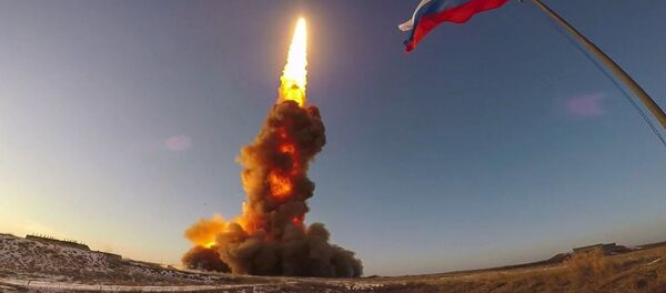Очередной испытательный пуск противоракеты российской системы ПРО на полигоне Сары-Шаган - YouTube - Sputnik Тоҷикистон