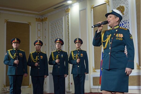 Праздничный концерт Ансамбля песни и пляски Центрального военного округа - Sputnik Таджикистан