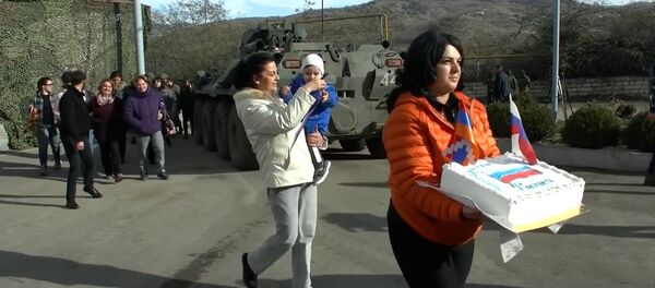 Путь к миру: как Россия помогает жителям Нагорного Карабаха - Sputnik Тоҷикистон