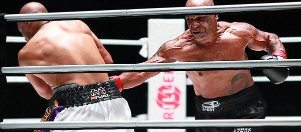 Майк Тайсон и Рой Джонс - Sputnik Тоҷикистон