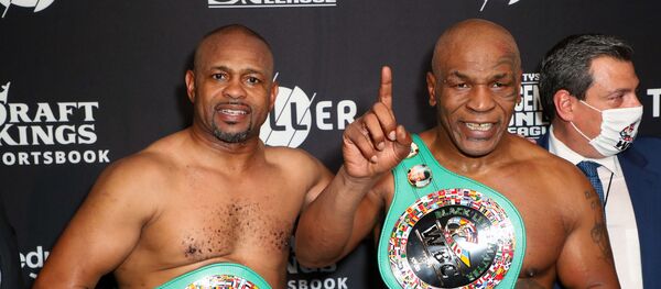 Майк Тайсон vs Рой Джонс  - Sputnik Тоҷикистон